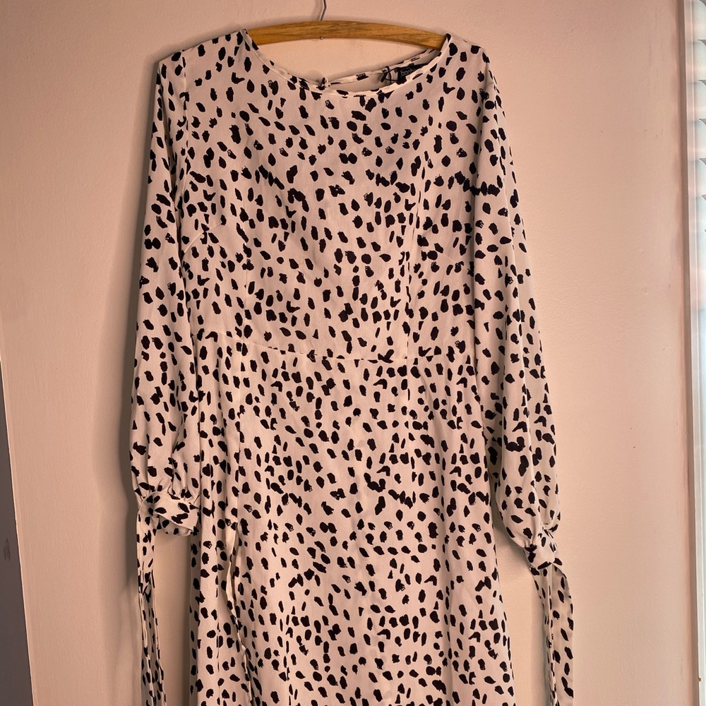Black and white Boohoo dress